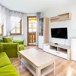 Lesny Dom, Sun & Snow Apartamento *