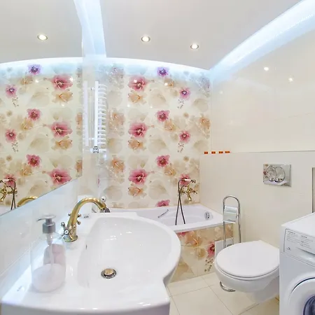Sun & Snow, Lesny Dom *